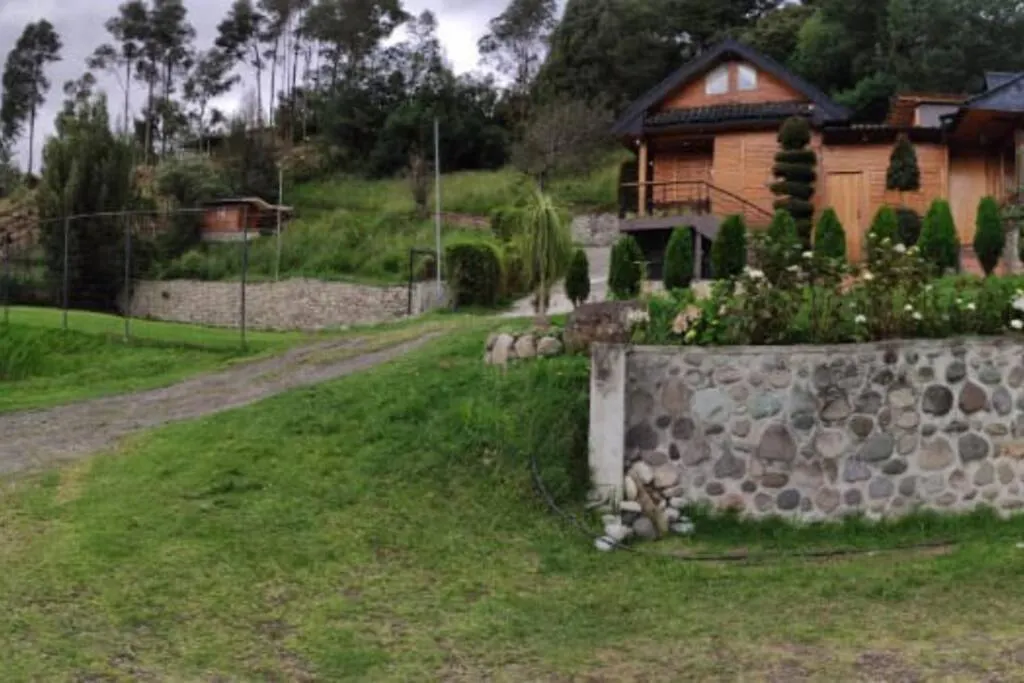 Encantadora Quinta Con Jacuzzi Y Turco Para 5 Huespedes Cerca Del Centro Historico Cuenca